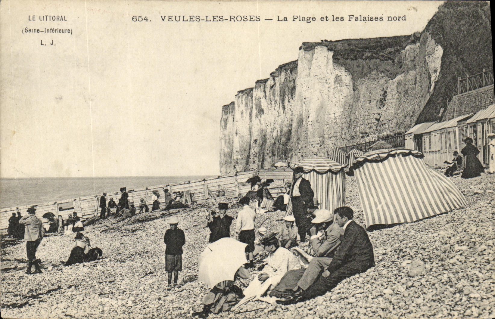 CPA Veules Les Roses La Plage et les Falaises Nord
