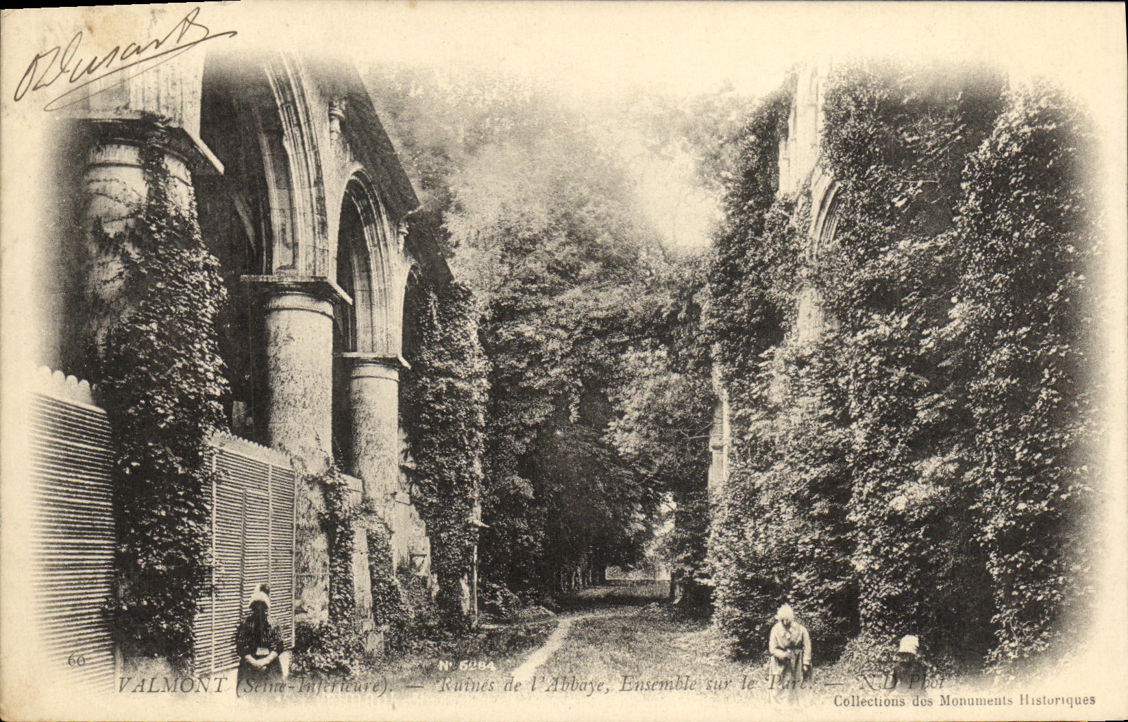 CPA Valmont Ruines de l abbaye Esnemble sur le parc