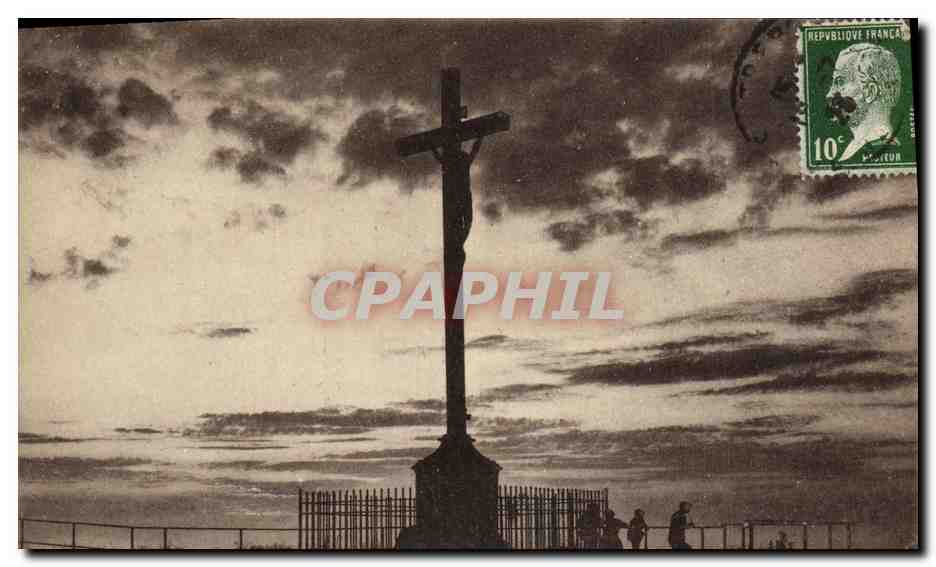 CPA Le Treport Le calvaire et les falaises au crepuscule