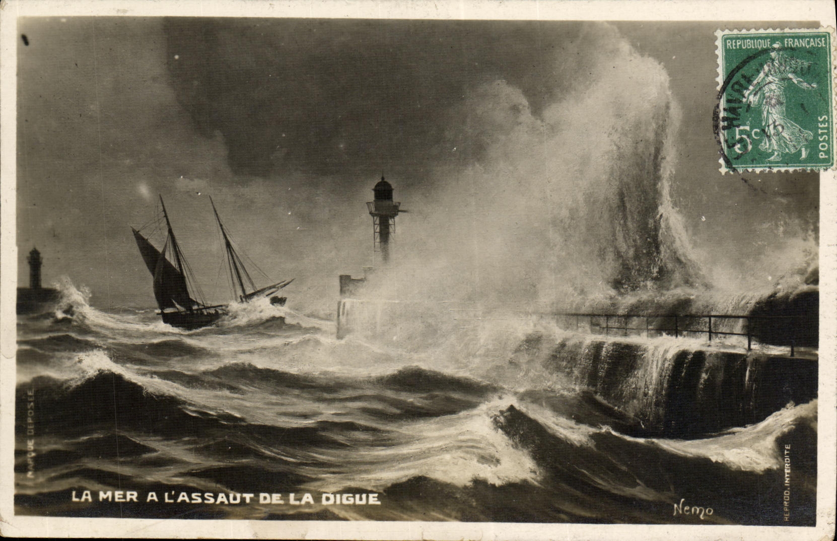 CPA La mer a l assaut de la digue Bateau Voilier 