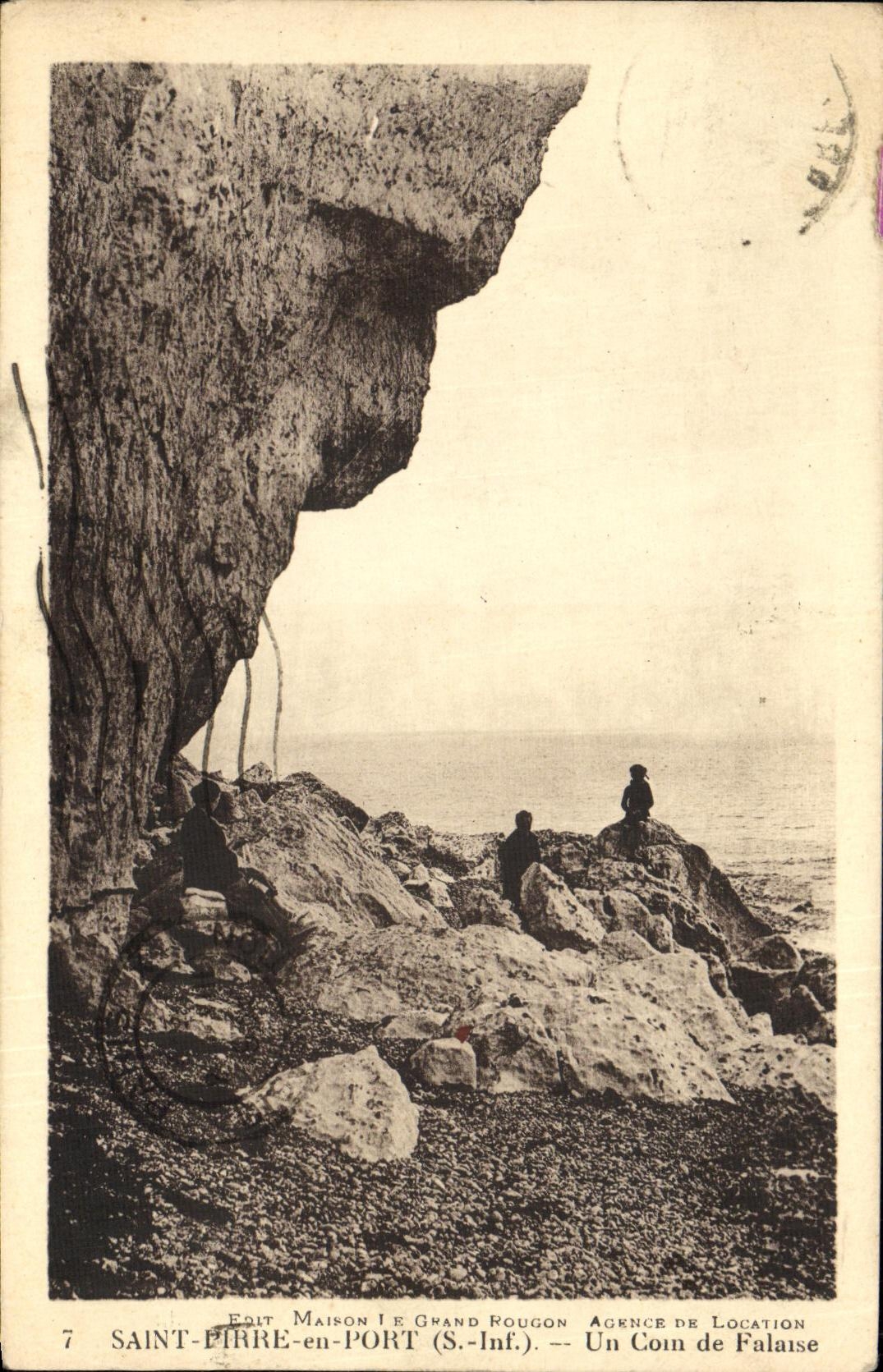 CPA Saint Pierre en port Un coin de falaise