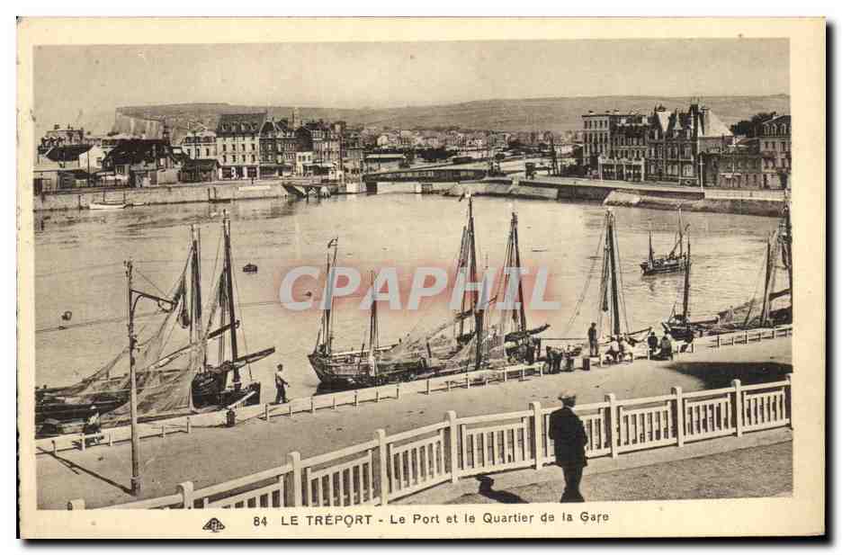 CPA Le Treport Le Port et le Quartier de la Gare Bateaux