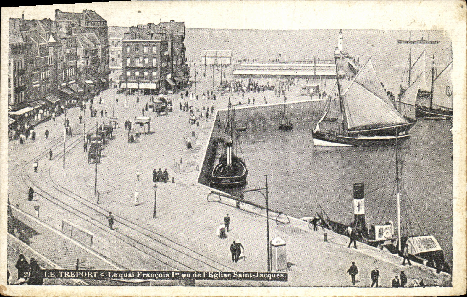 CPA Le Treport Le Quai Francois 1er ou de l eglise Saint Jacques Bateau 