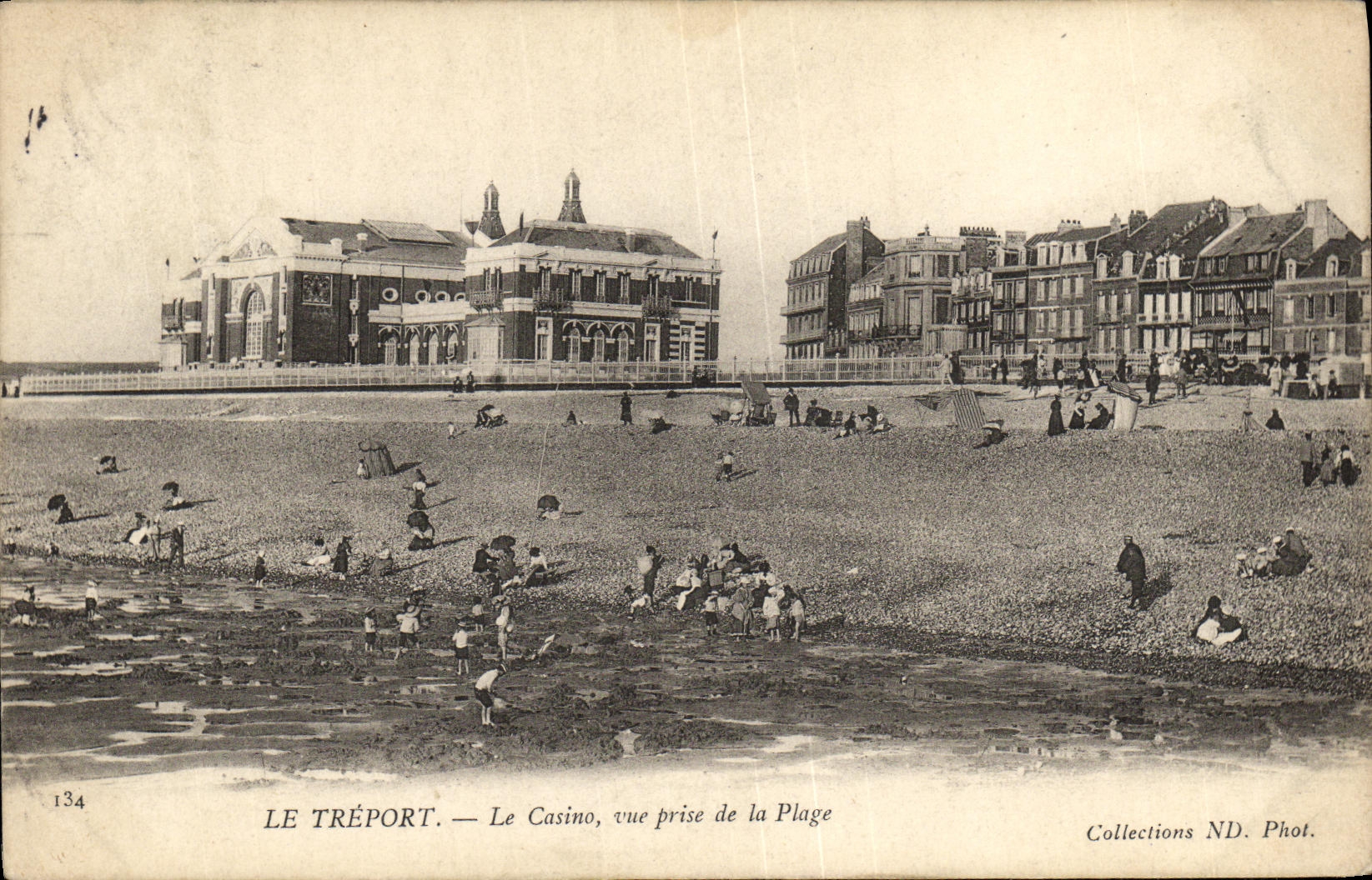 CPA Le Treport Le Casino Vue Prise de la Plage