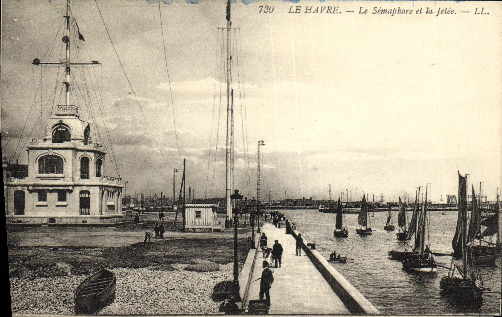 CPA Le Havre Le Semaphore et la Jetee Bateaux 