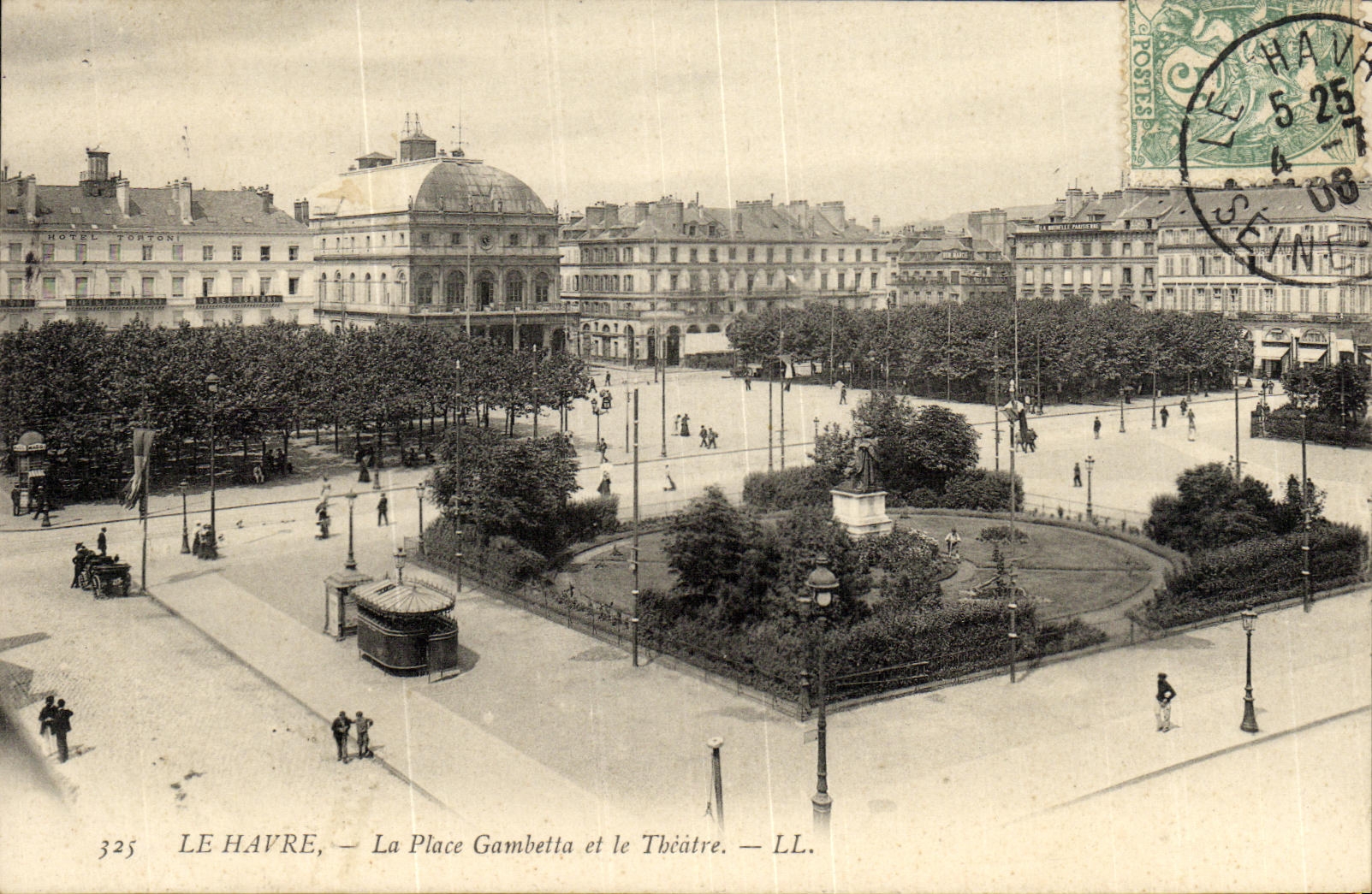 CPA Le Havre La Place Gambetta et le Theatre