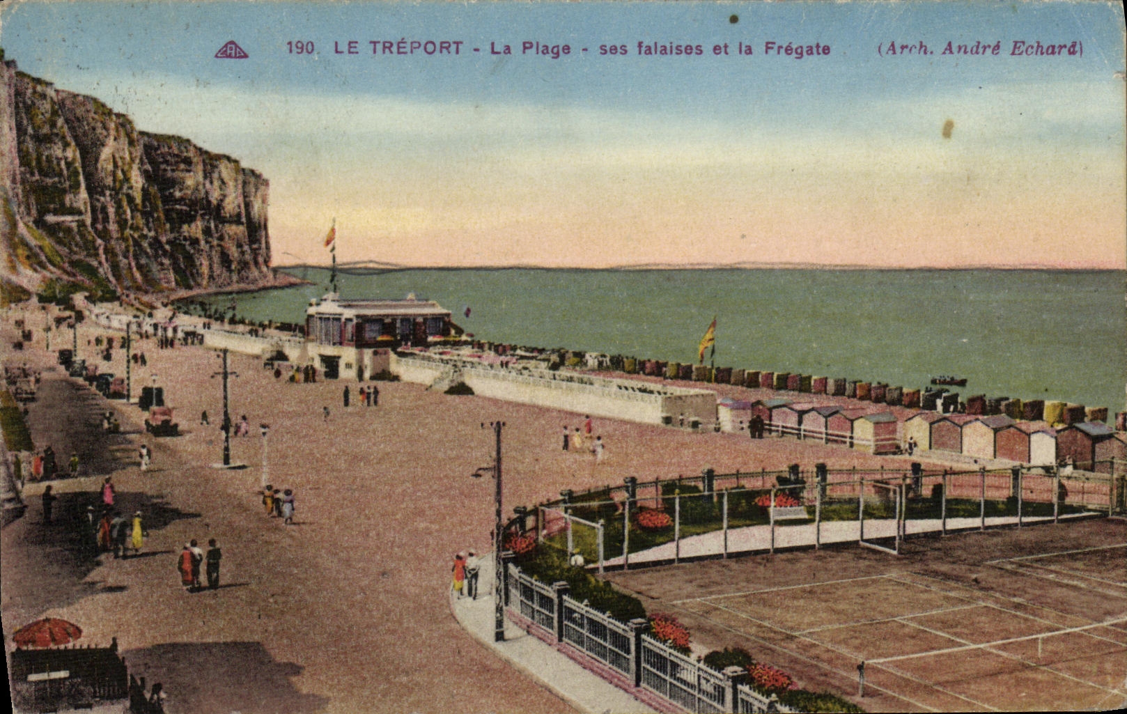 CPA Le Treport La Plage Ses Falaises et la fregate Tennis 