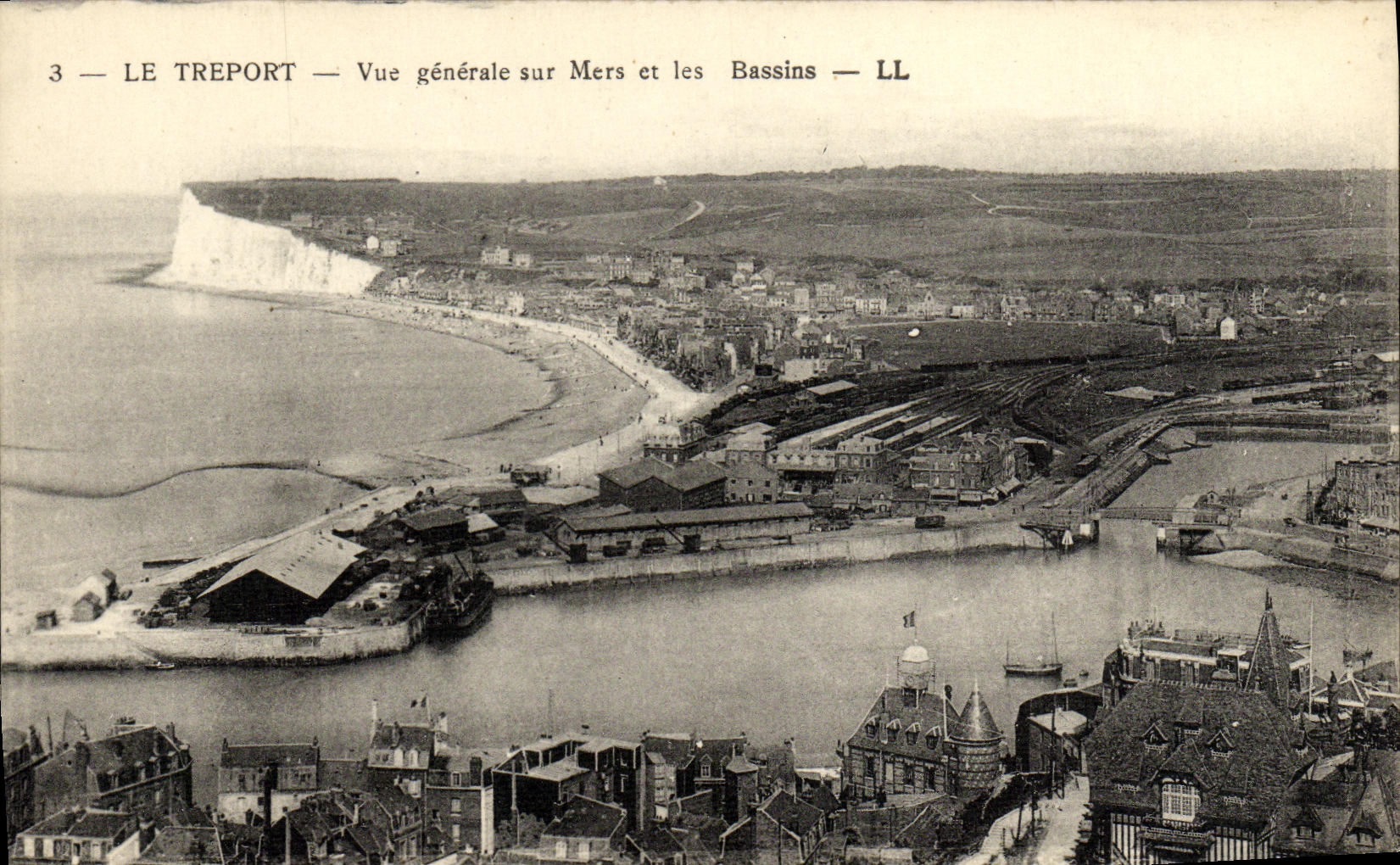 CPA Le Treport Vue Generale sur Mers et Les Bassins