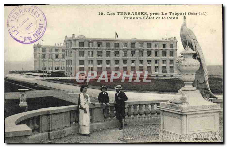 CPA Le Treport Les Terrasses Pres Trianon Hotel et le Paon