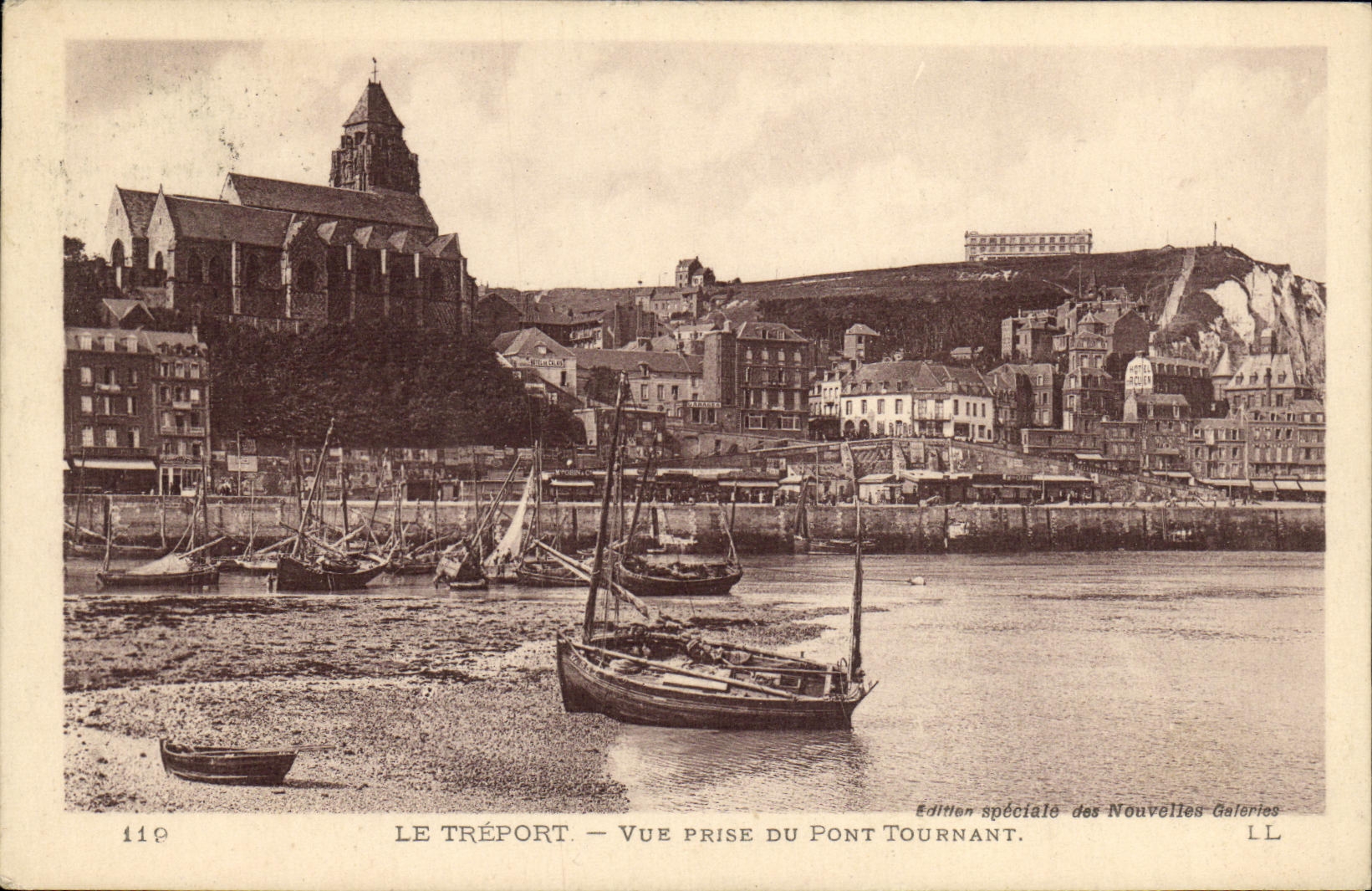 CPA Le Treport Vue Prise Du Pont Tournant Bateau