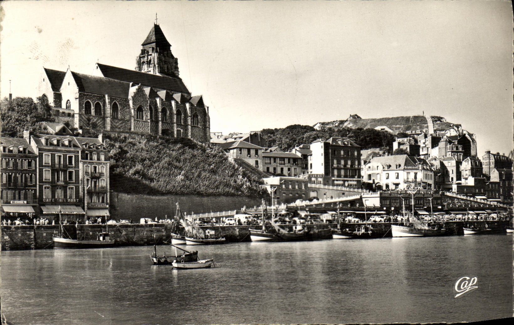 CPM Le Treport L Eglise Saint Jacques et le Port