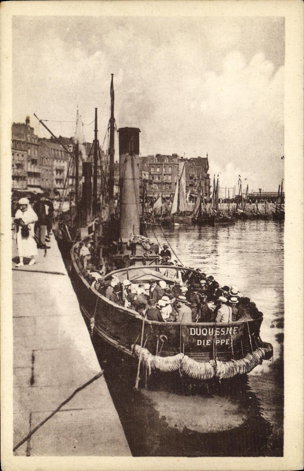 CPA Le Treport Le Vapeur Duquesne Bateau