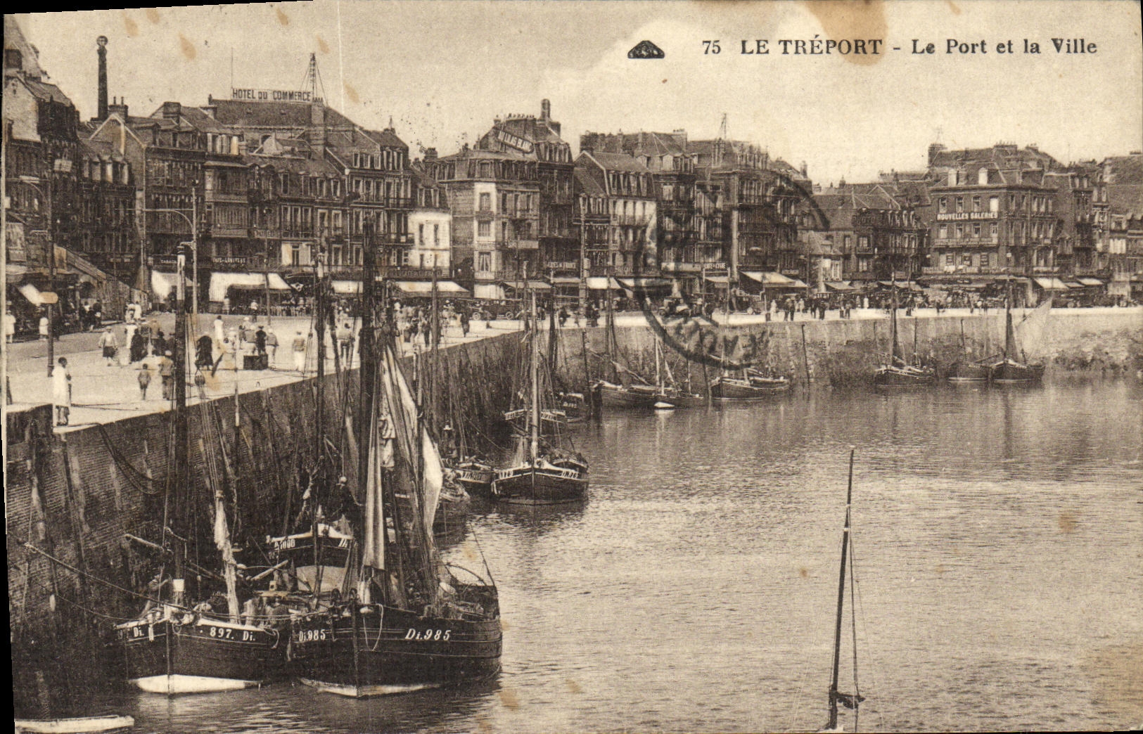 CPA Le Treport Le Port et la Ville Bateau