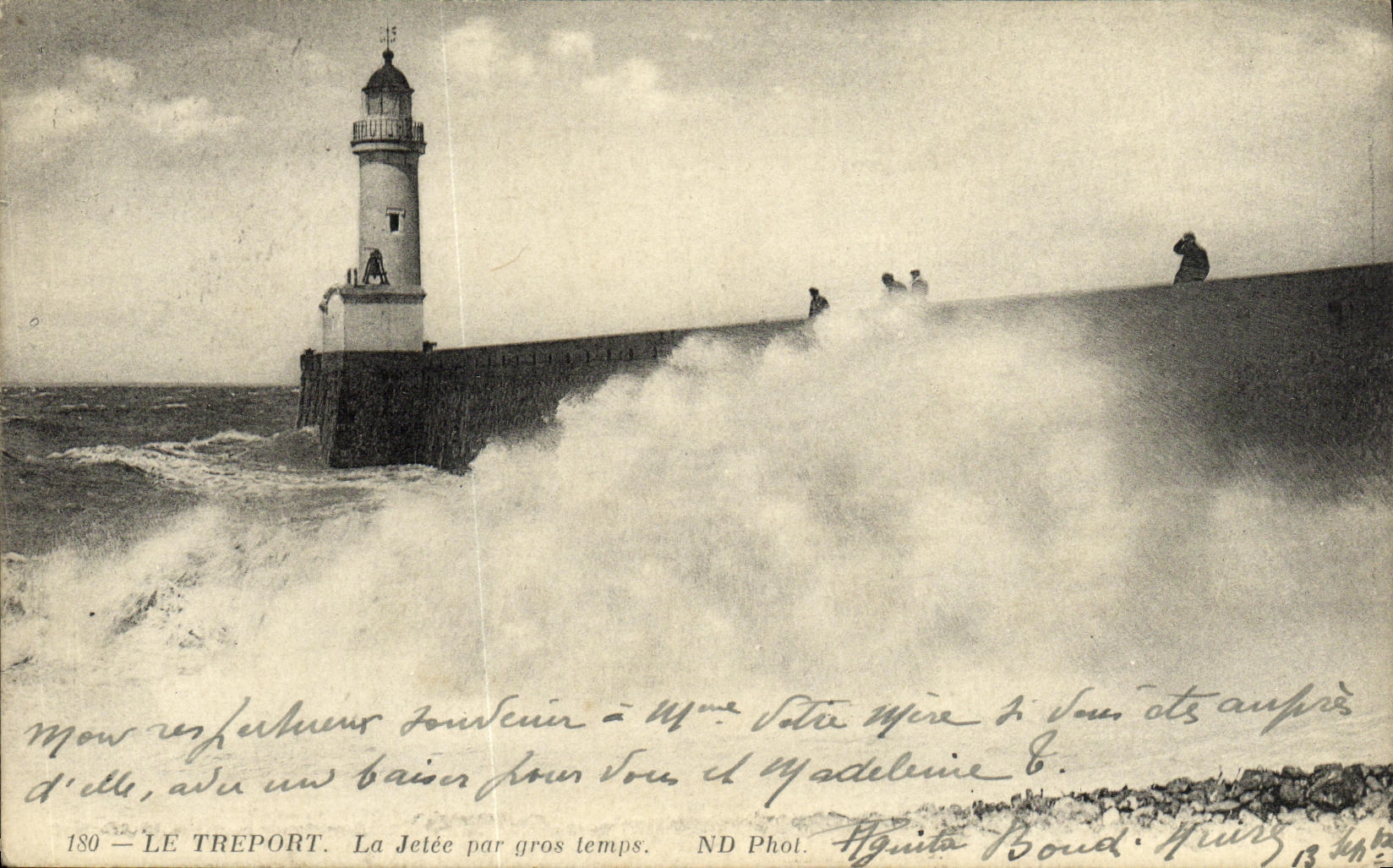 CPA Le Treport La Jetee Par Gros temps Phare