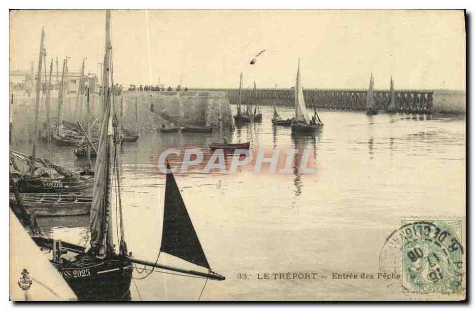CPA Le Treport Entree des Pecheurs Bateaux 
