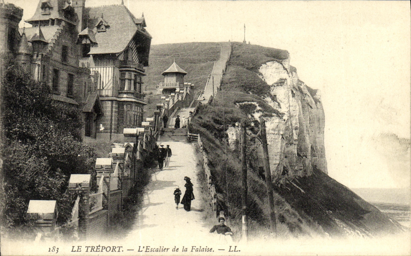 CPA Le Treport L Escalier de la Falaise