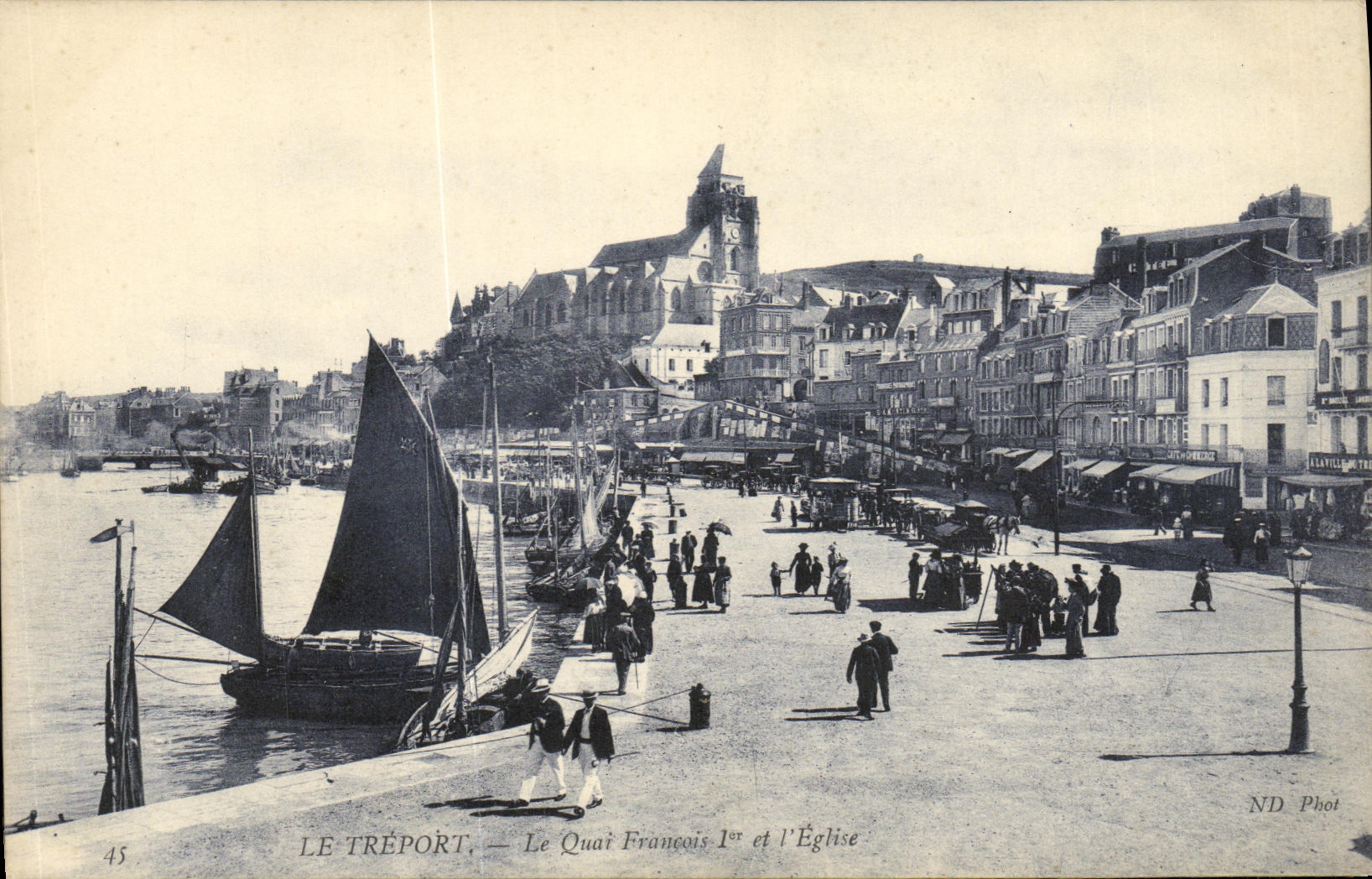 CPA Le Treport Le Quai Francois 1er et L Eglise