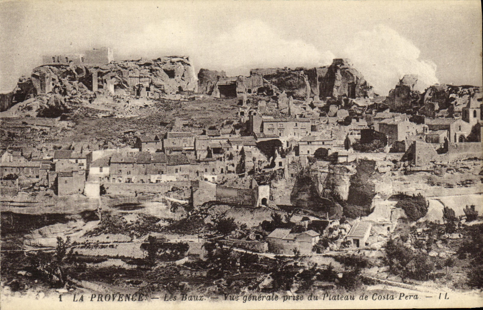 CPA Les Baux Vue Generale Vrise du Plateau de Costa Pera