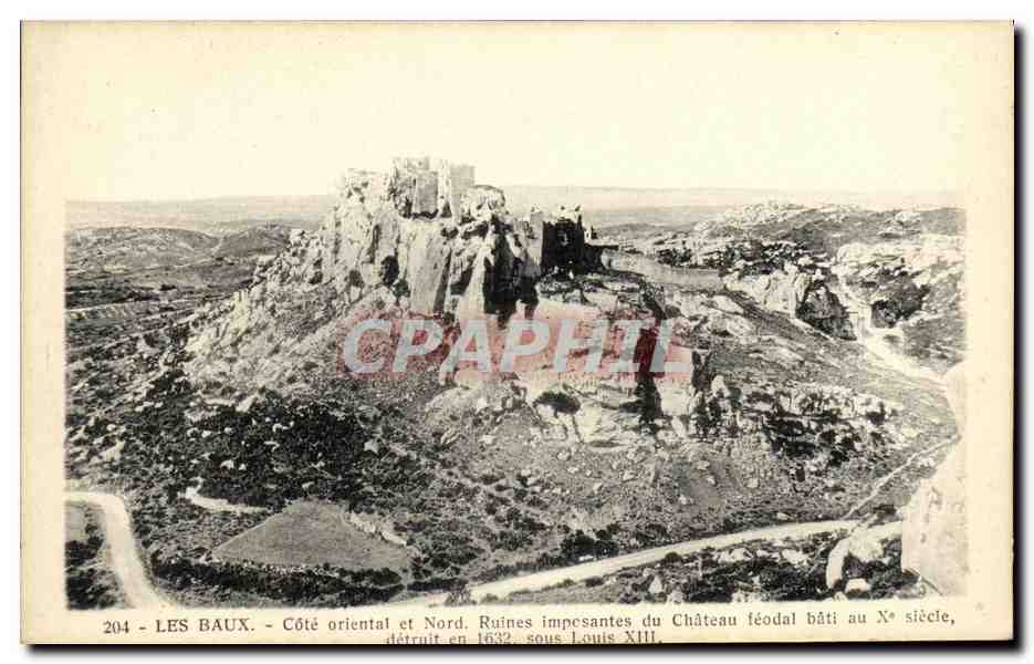Les Baux - Côté oriental et Nord. Ruines impesantes du Château féodal bâti au Xe siècle, détruit en 1632 sous Louis XIII.