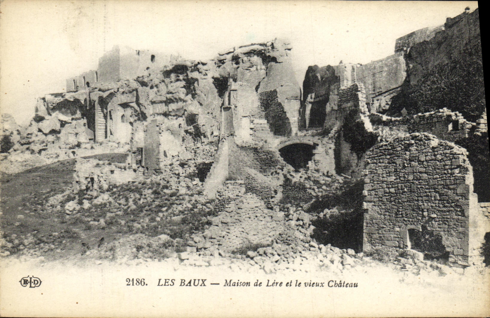 Les Baux — Maison de Lère et le vieux Château — BLD, n° 2186