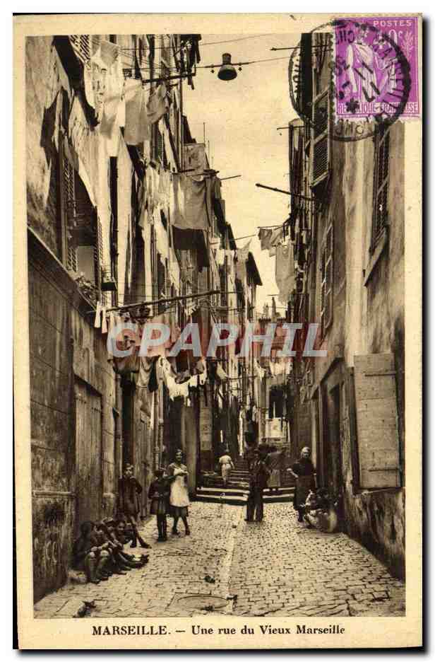 CPA Marseille Une rue Du Vieux Marseille
