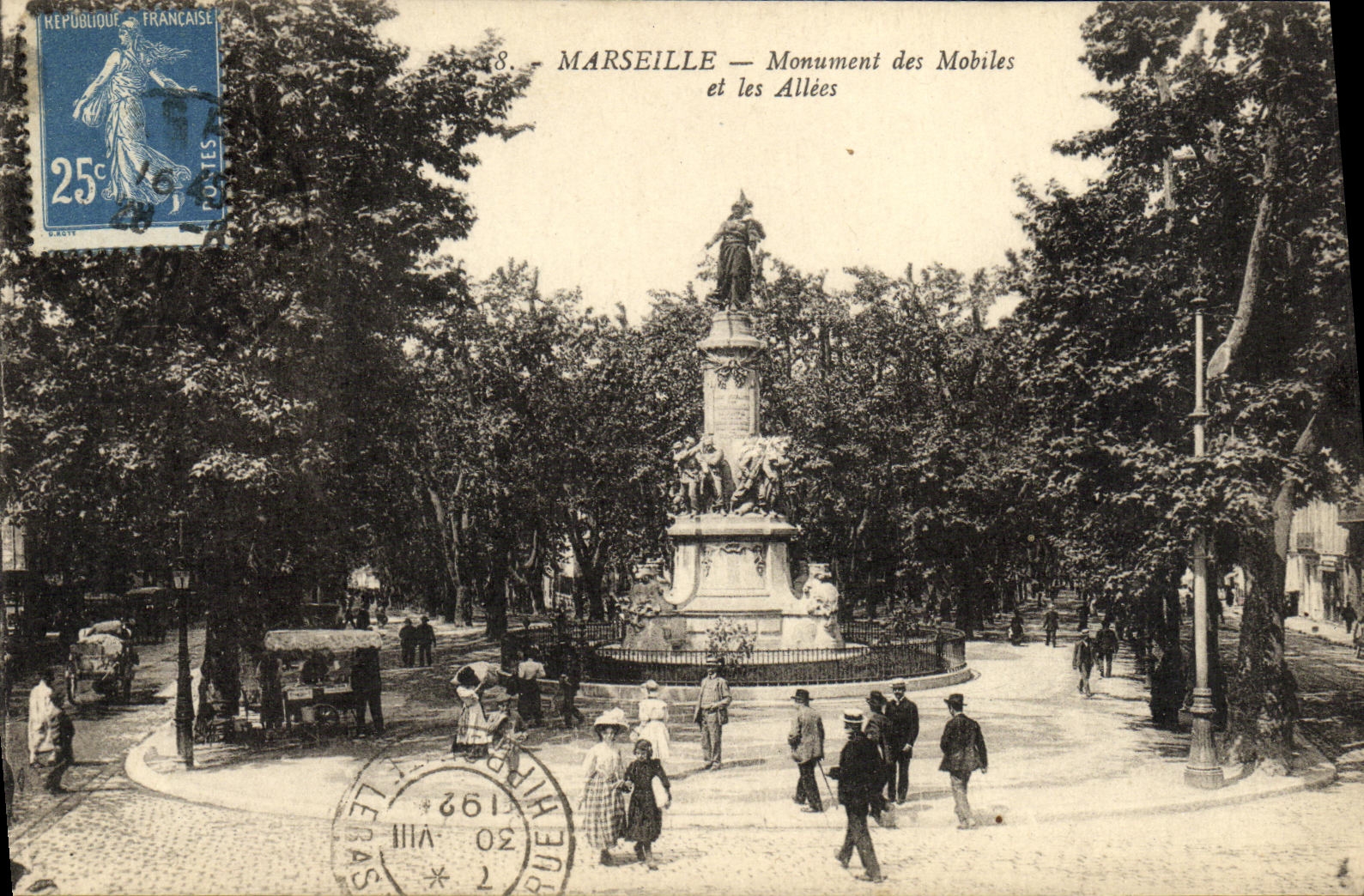 CPA Marseille Monument des Mobiles et les Allees 