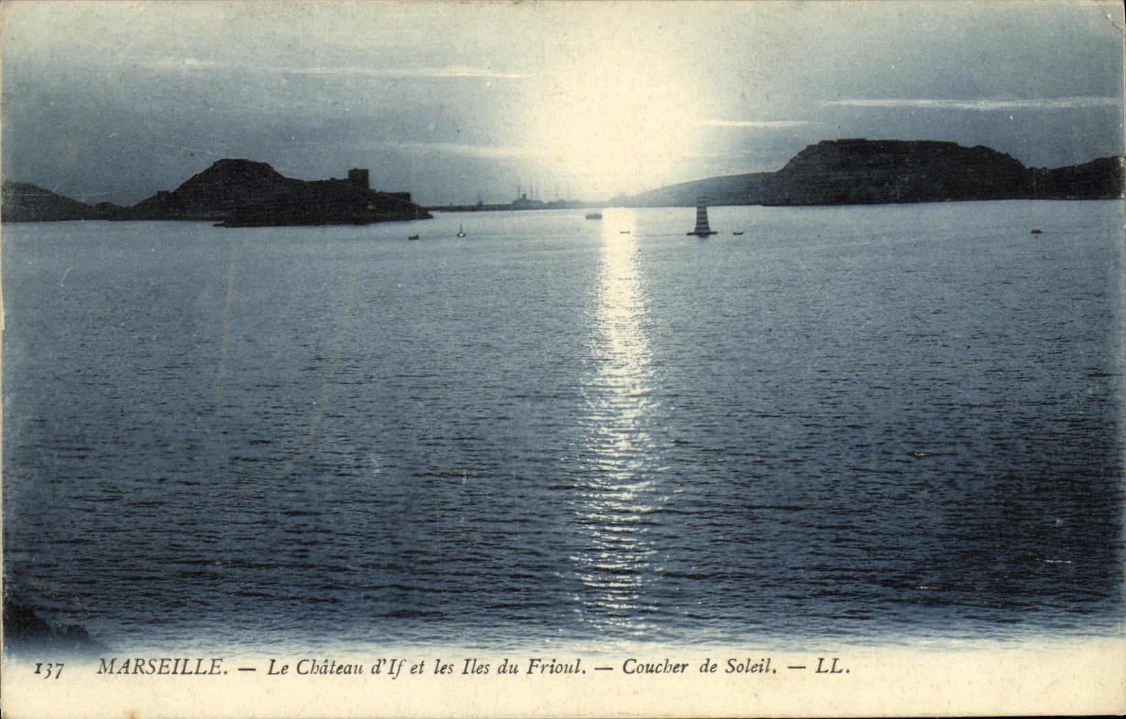CPA Marseille Le Chateau d If et les Iles du Frioul Coucher de Soleil 