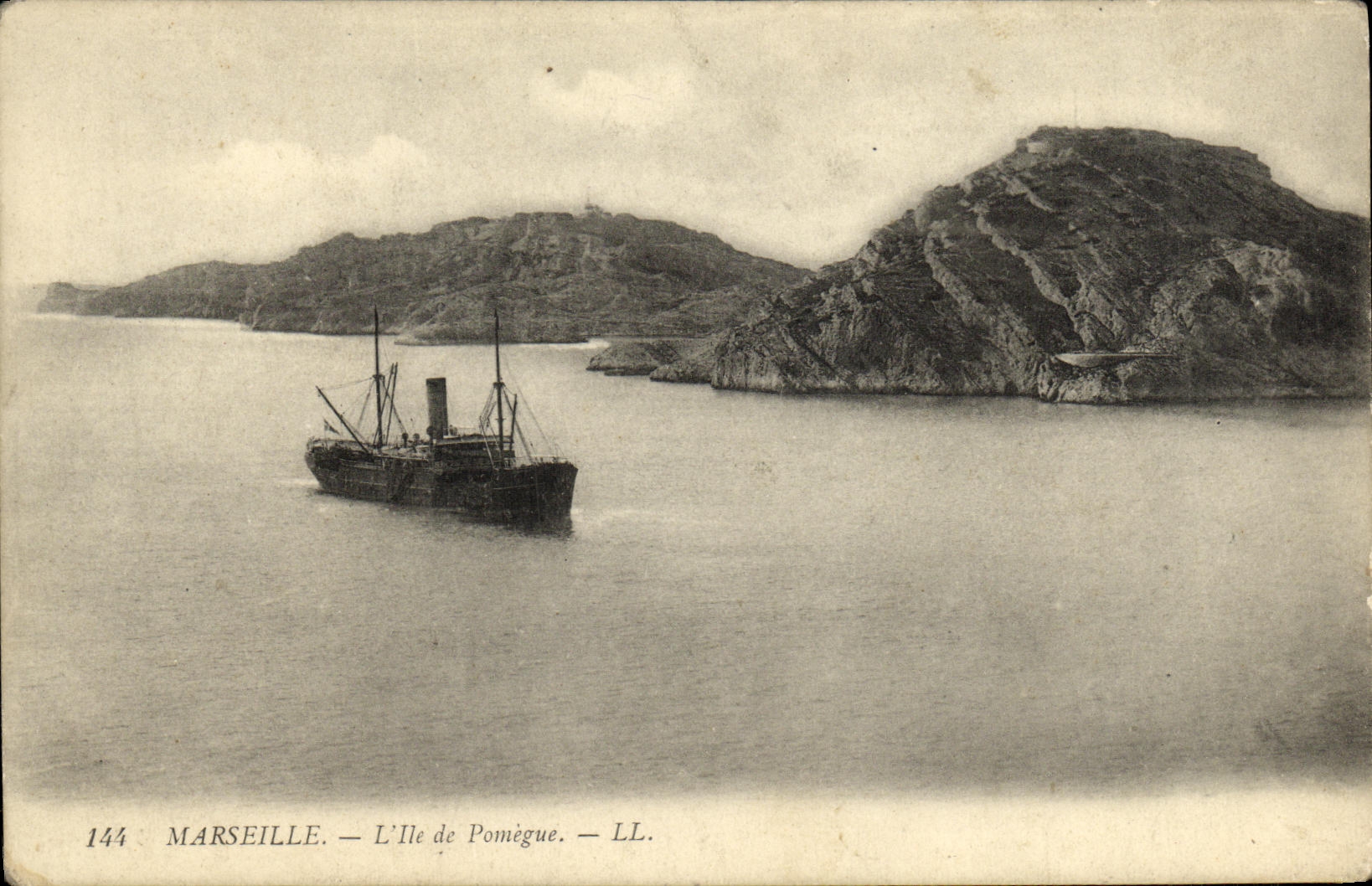 CPA Marseille L lle de Pomegue Bateau