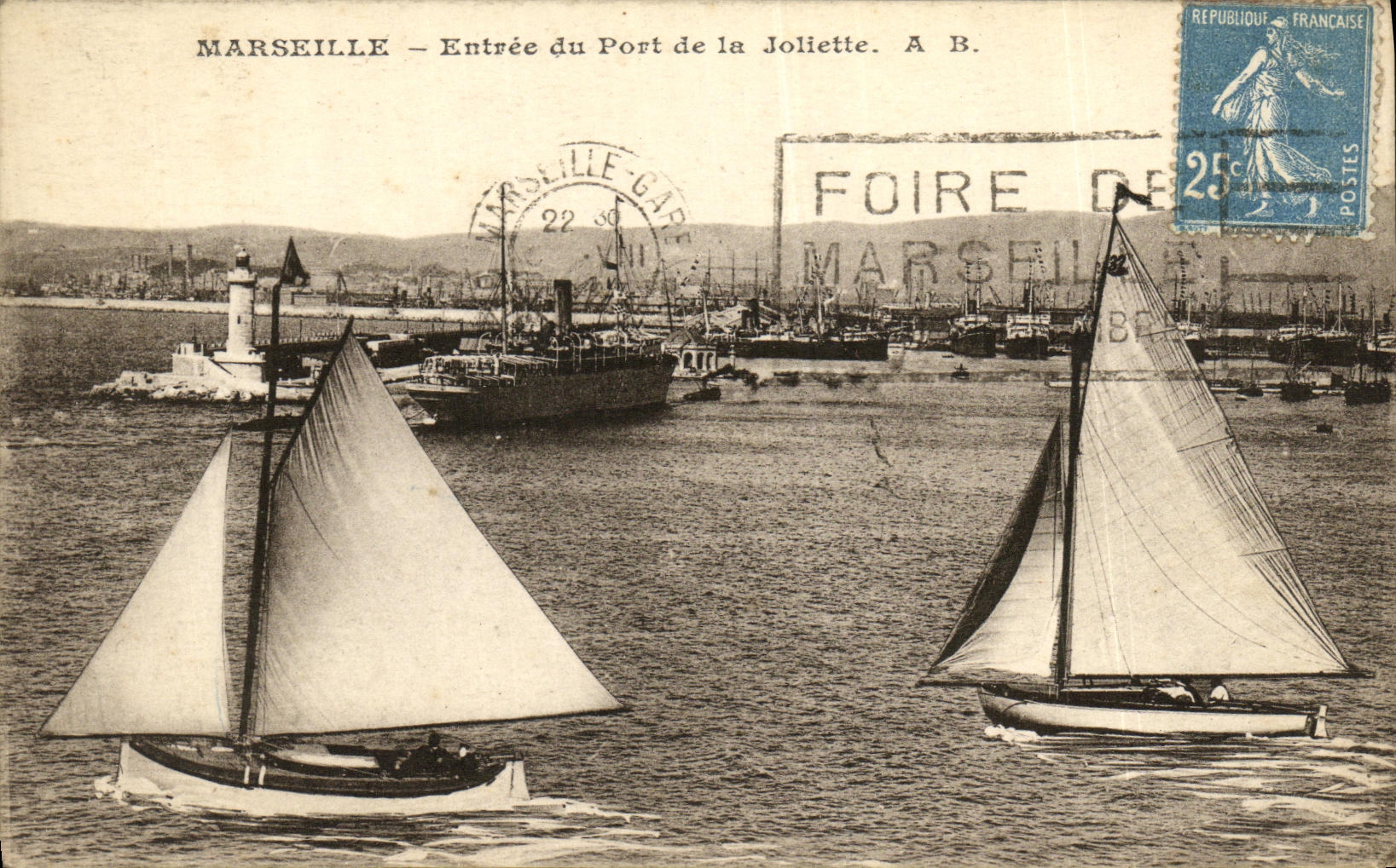CPA Marseille Entree du Port de la Joliette Bateaux