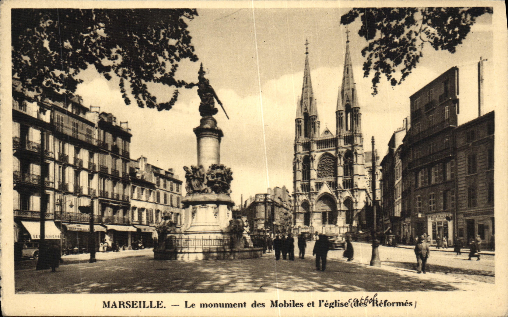 CPA Marseille Le monument des Mobiles et l eglise des reformes