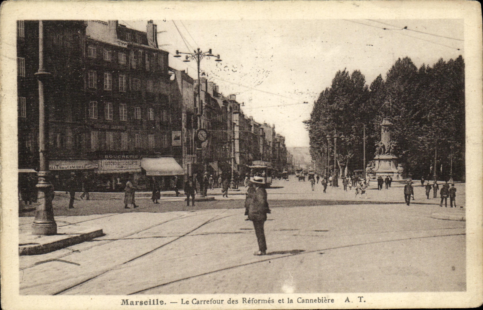 CPA Marseille Le Carrefour des Reformes et la Cannebiere