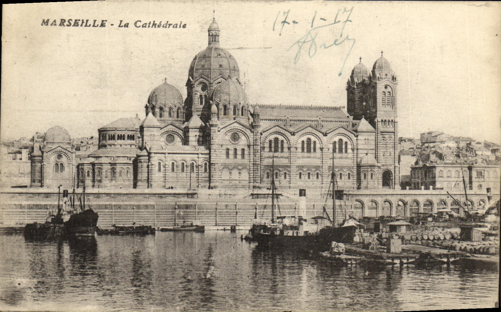 CPA Marseille La Cathedrale Bateaux