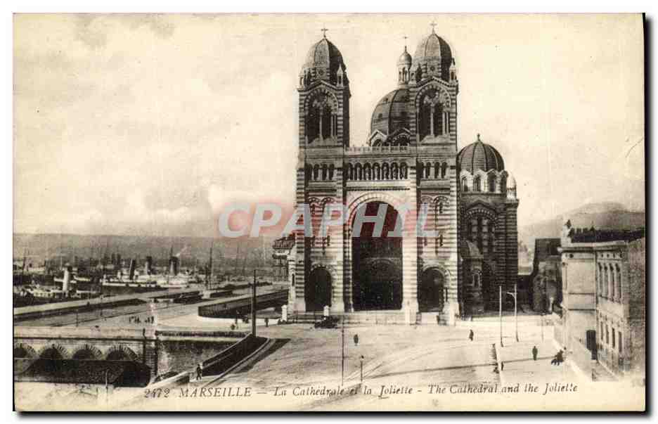 CPA Marseille La Cathedrale et la Joliette 