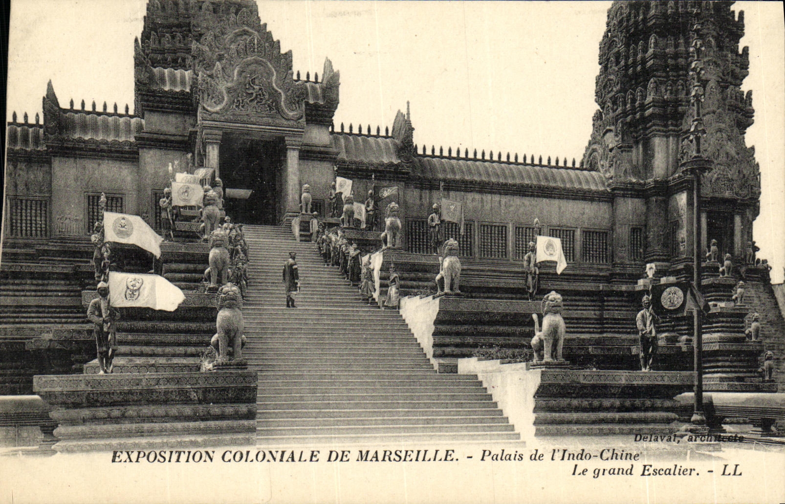 CPA Exposition Coloniale de Marseille Palais de i Indo Chine Le grand Escalier 