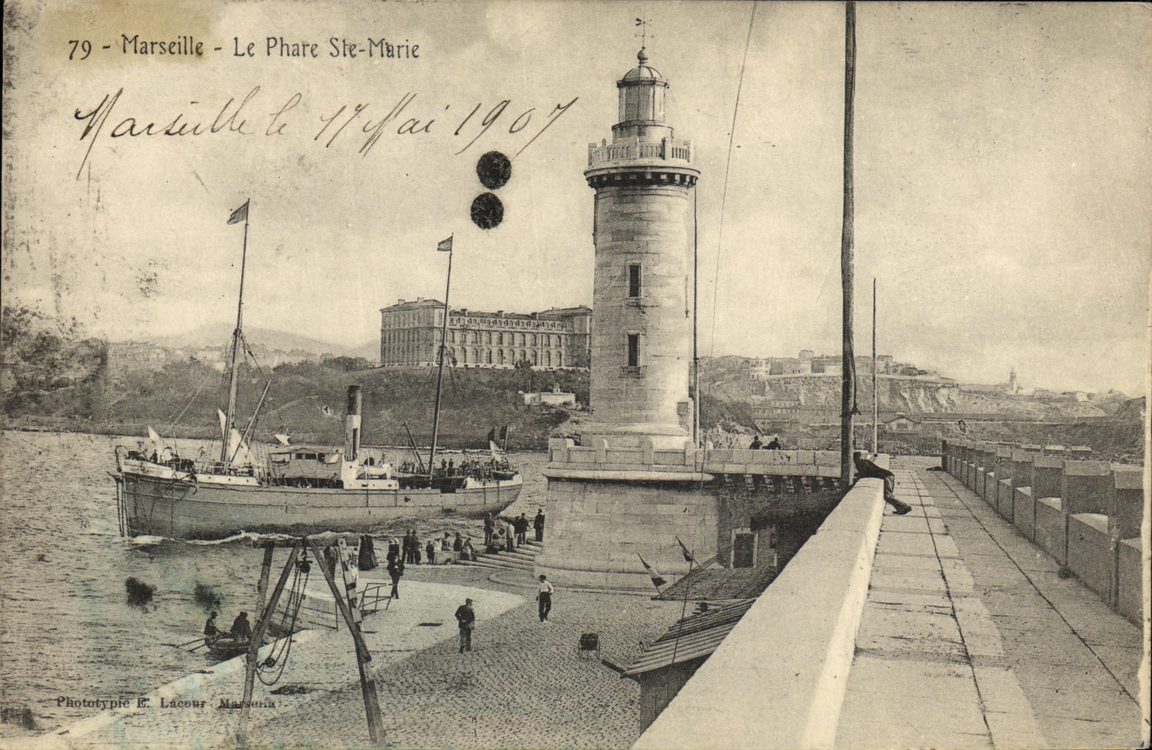 CPA Marseille Le Phare Ste Marie Bateau