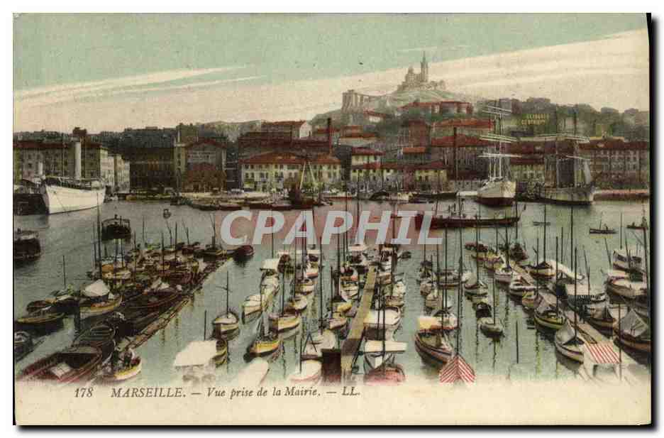 CPA Marseille Vue Prise de la Mairie Bateaux