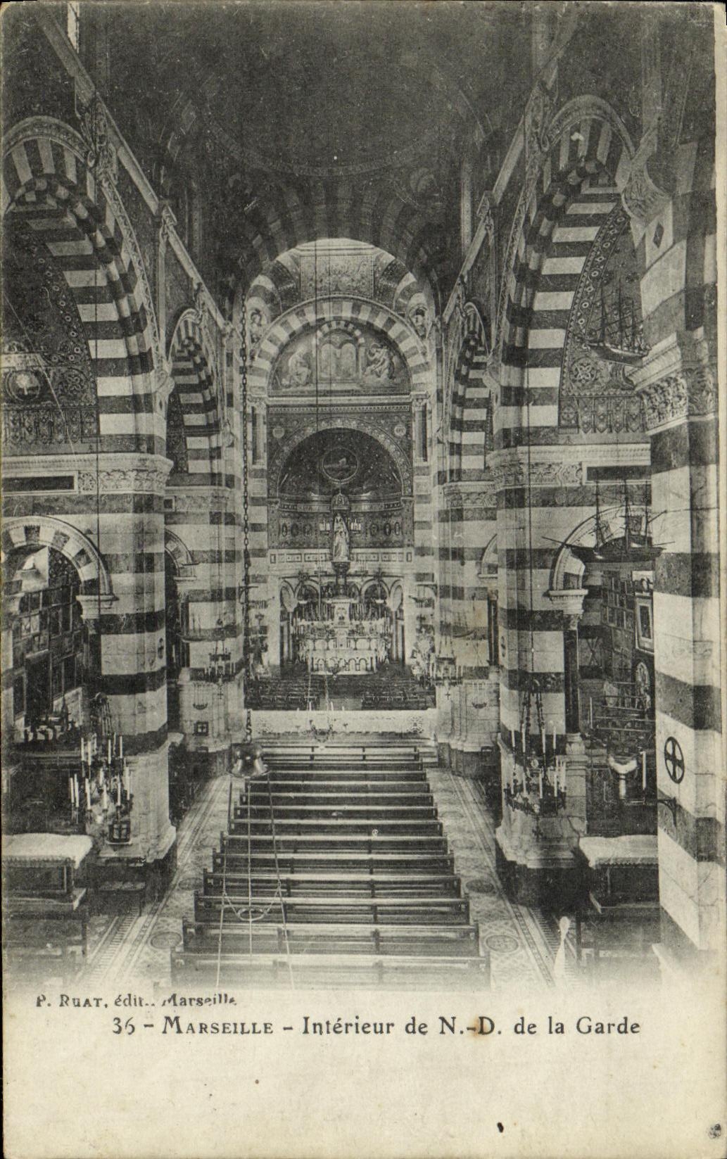 CPA Marseille Interieur de Notre Dame De La Garde
