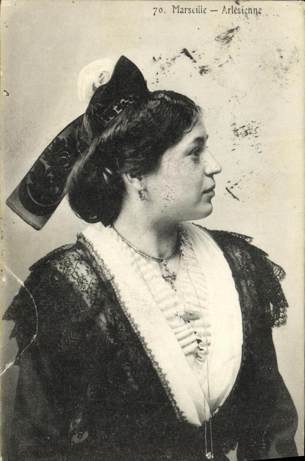 CPA Marseille Arlesienne Folklore Costume