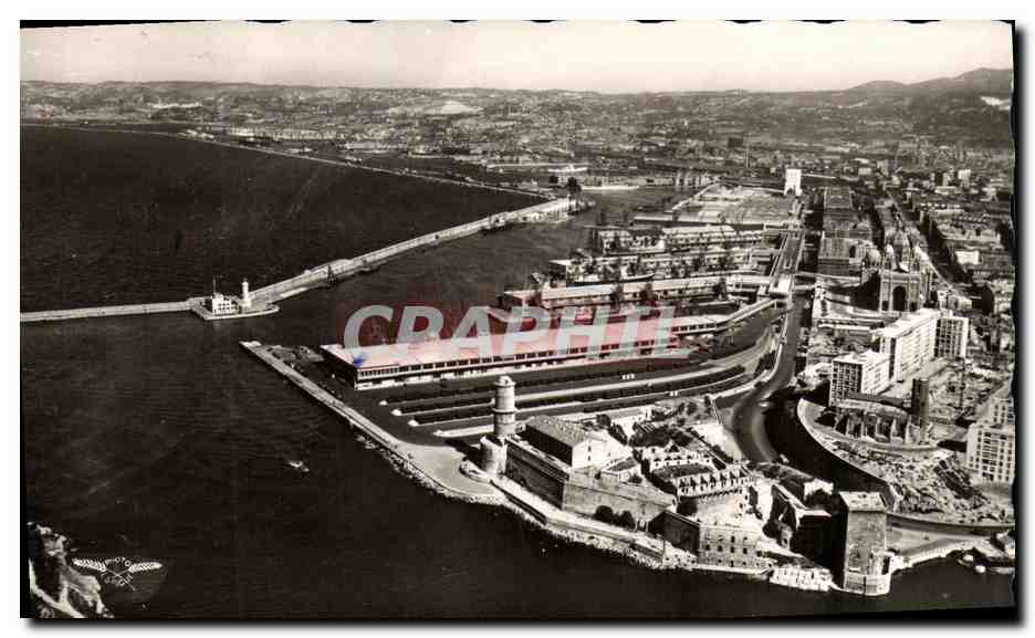 CPM Marseille Vue Aerienne le Fort Saint Jean et les Ports de la Joliette