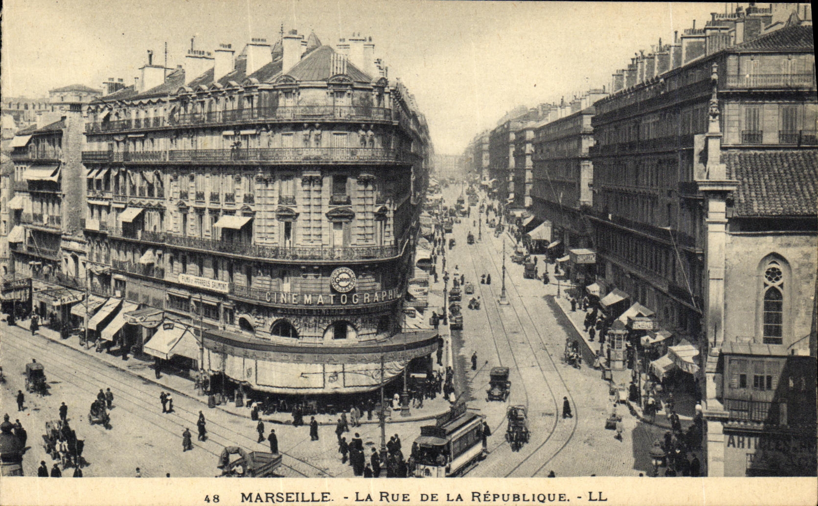 CPA Marseille La Rue La Republique