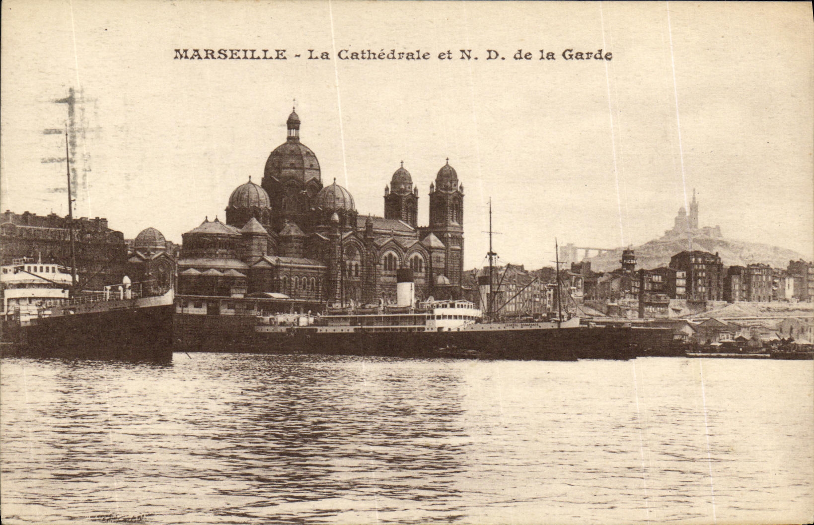 CPA Marseille La Cathedrale et Notre Dame la Garde Bateau