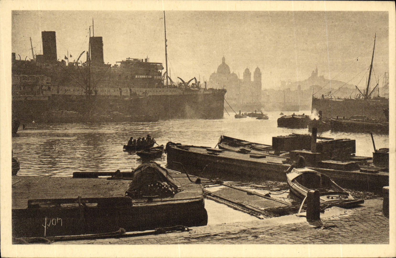 CPA Marseille Le port de la Joliette Bateaux