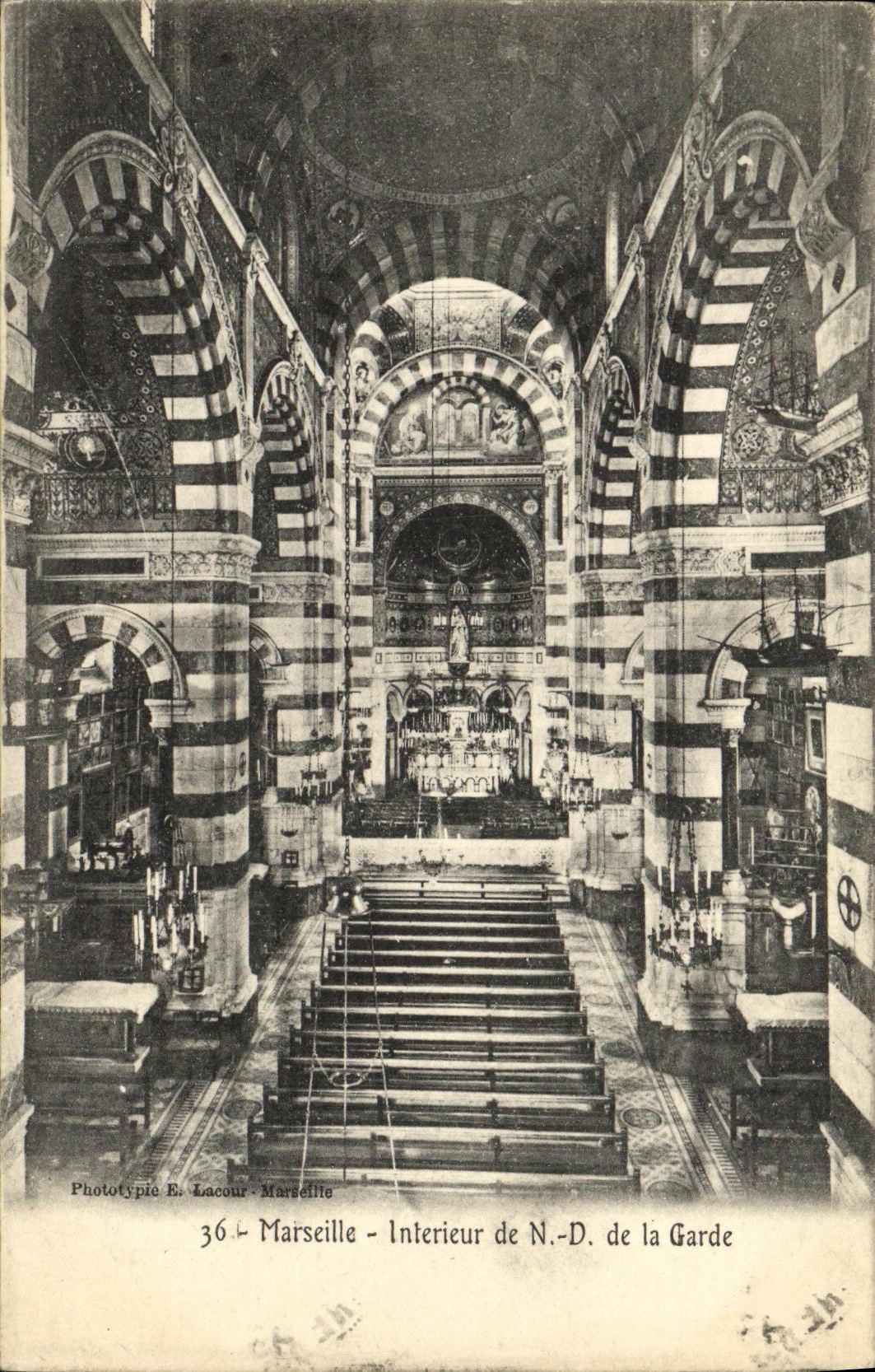 CPA Marseille In6terieur de Notre Dame De la Garde