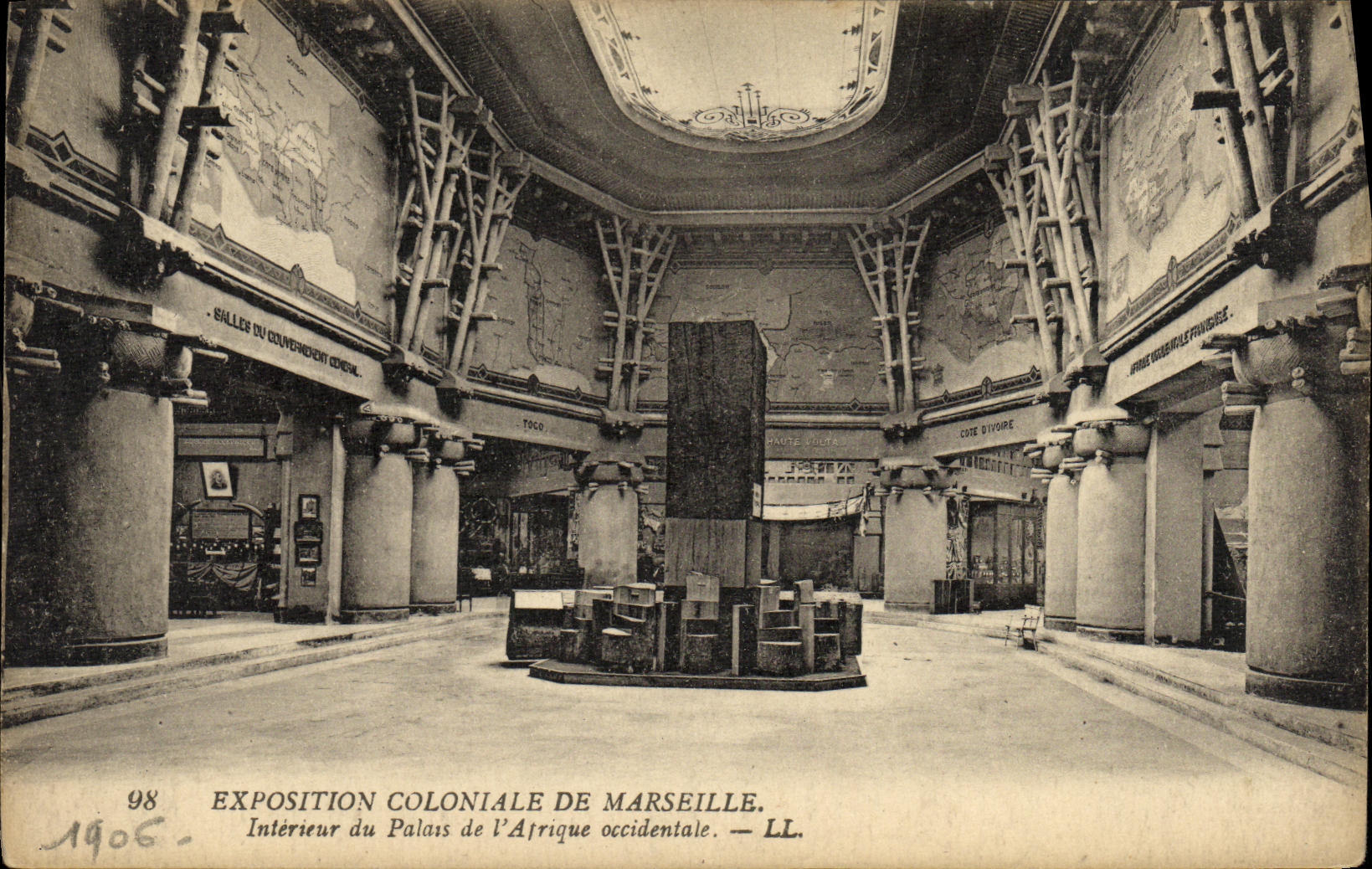 CPA Marseille Exposition Coloniale De Marseille Interieur du palais de l Afrique occidentale 