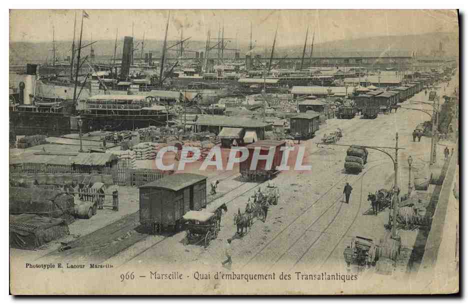 CPA Marseille Quai d Embarquement des Transatlantiques Bateaux
