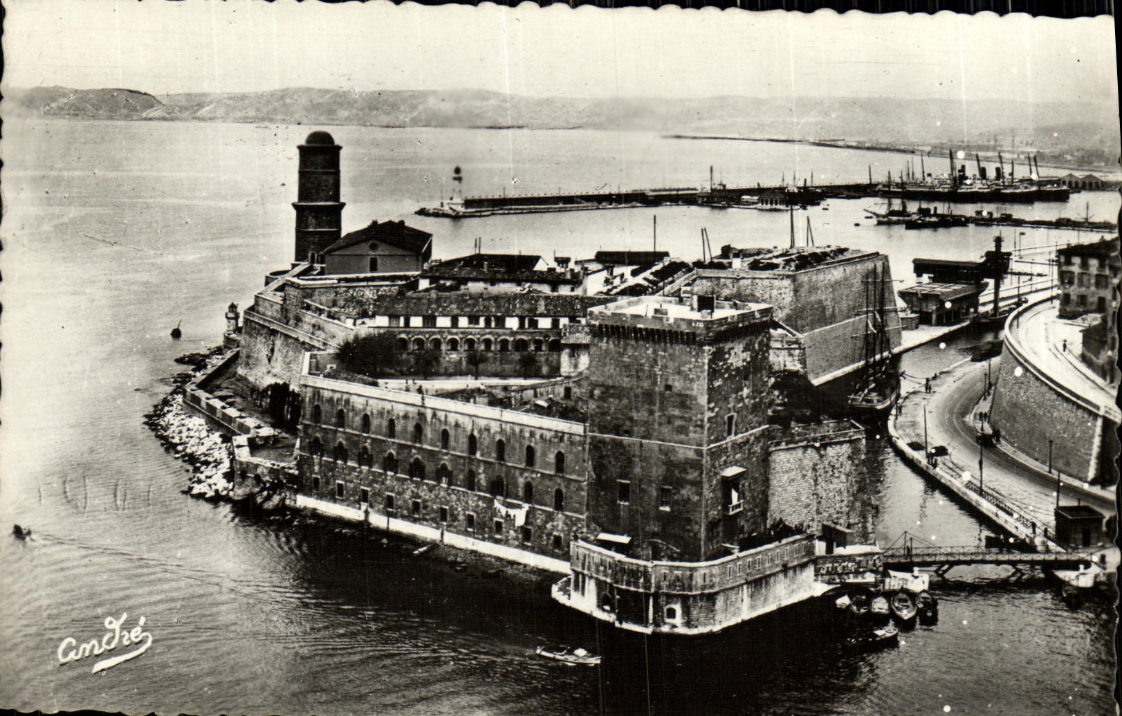 CPM Marseille Fort Saint Jean et Entree Du Bassin de la Joliette