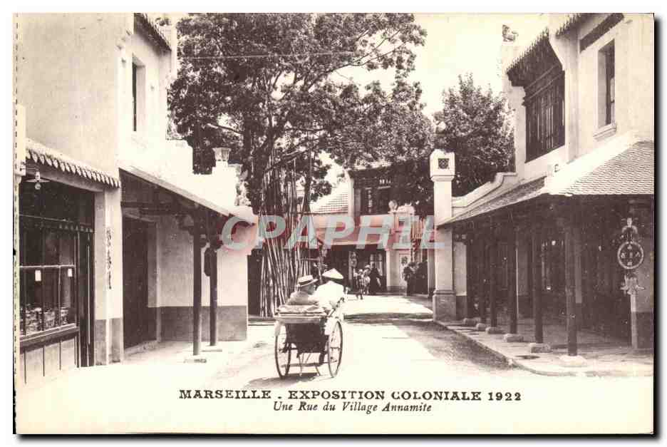 CPA Marseille Exposition Coloniale Une rue de Village Annamite