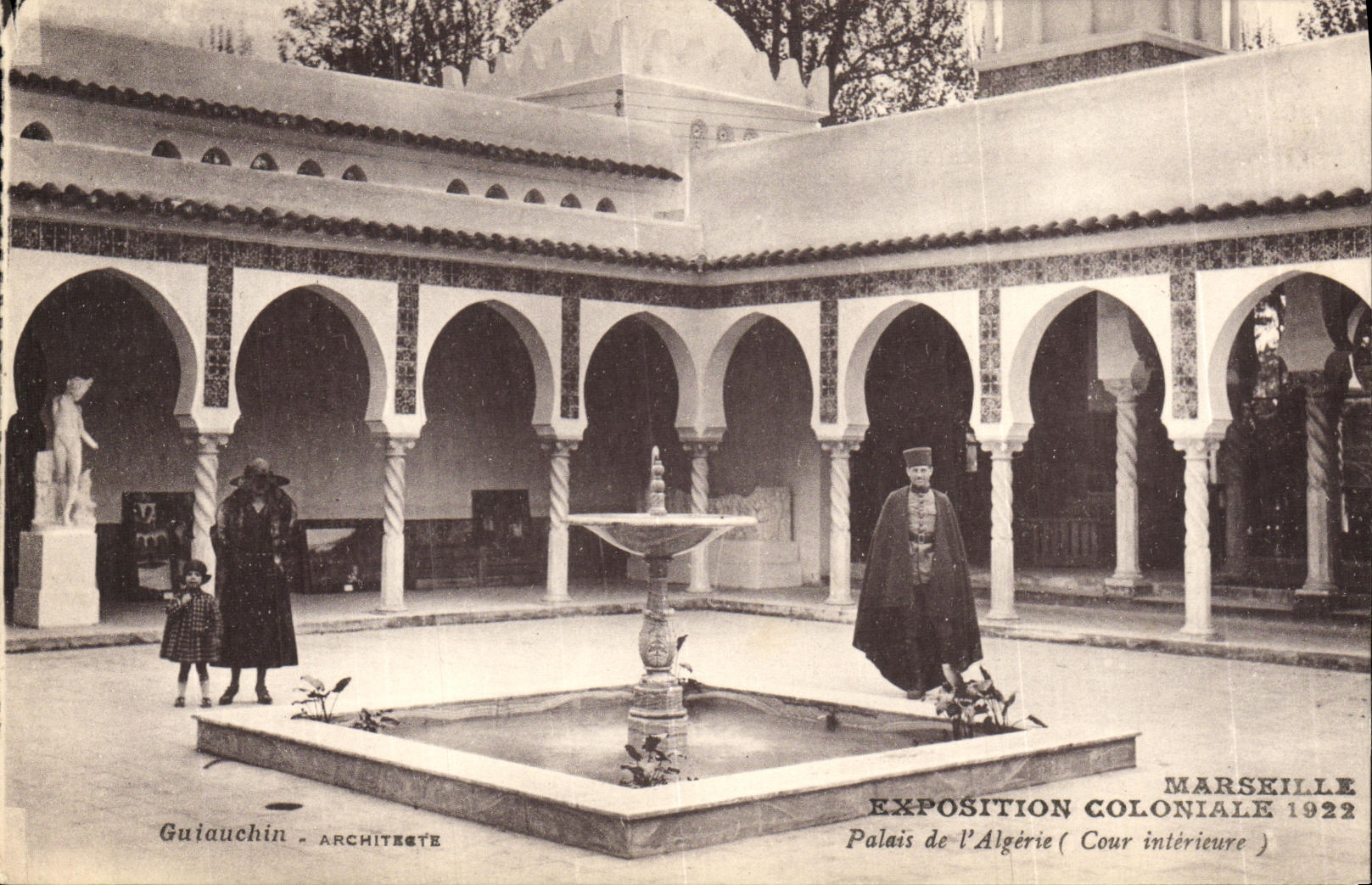 CPA Marseille Exposition coloniale Palais de l Algerie Cour interieure