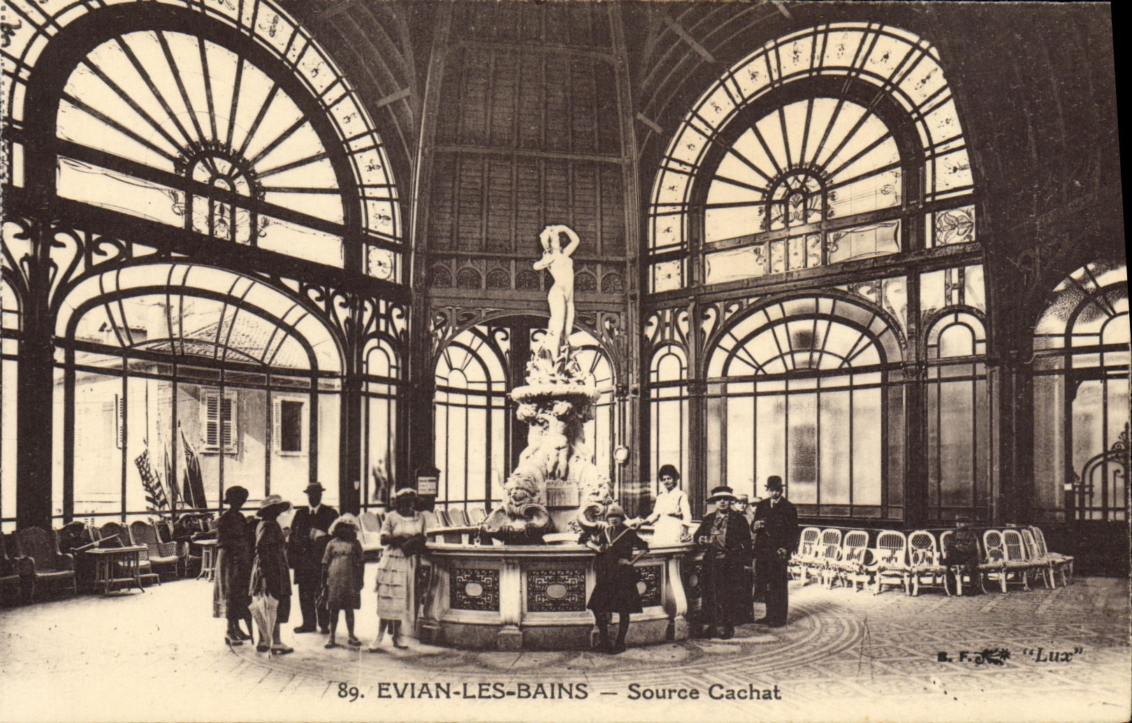 Evian-les-Bains — Source Cachat — E.F.C. 'Lux' n°89