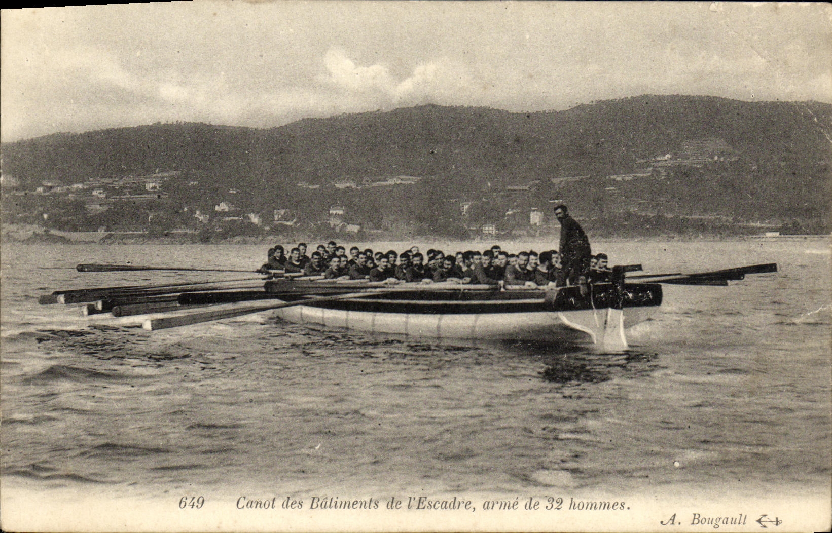 CPA Bateau Guerre Canot des Batiments de l Escadre arme de 32 hommes